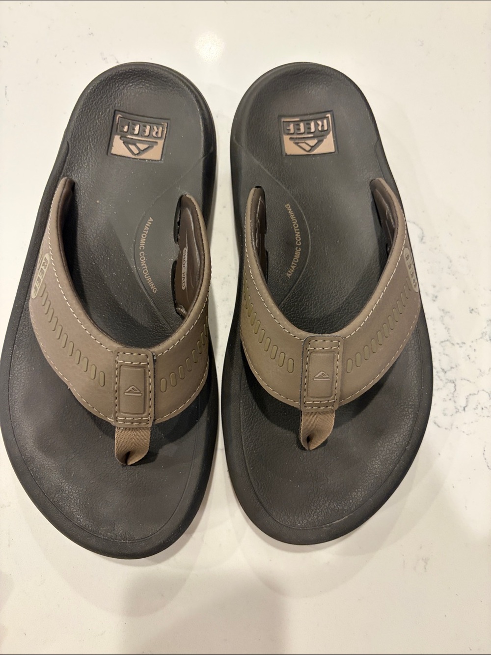 Reef Men's Brown and Black Leather Thong Sandals